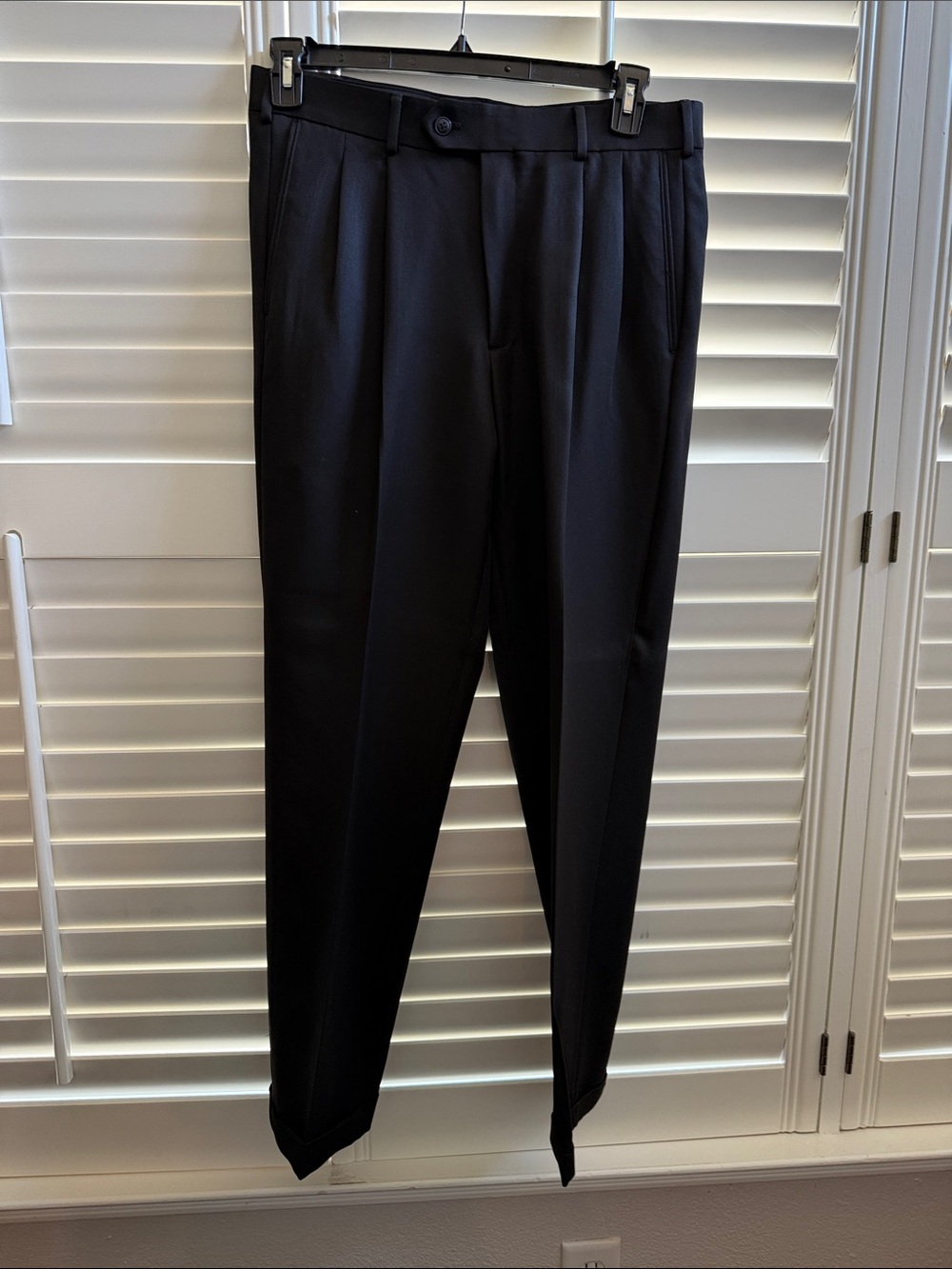 Roundtree & Yorke Black Pleated Dress Pants